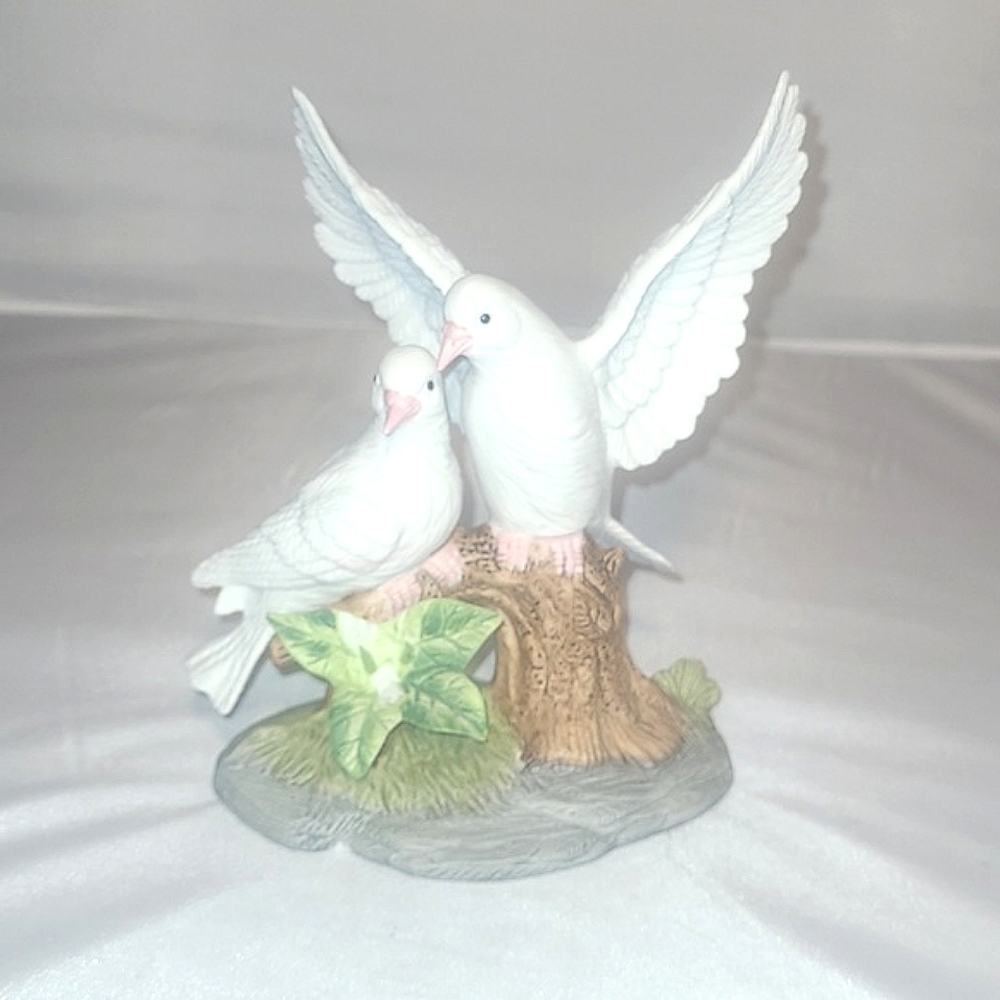 Porcelain Dove Figurine 7" Vintage